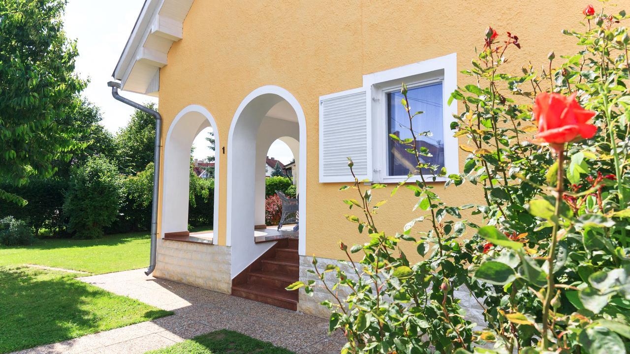Zita Haus Bed and Breakfast Bük Eksteriør billede
